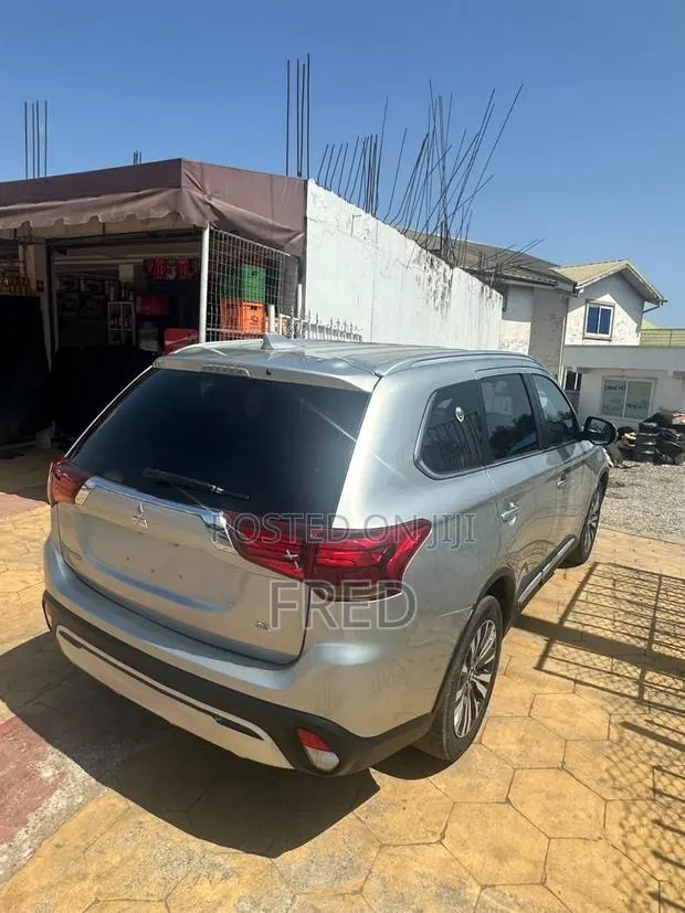 Mitsubishi Outlander SEL S-AWC 2020 Silver · Photo 1