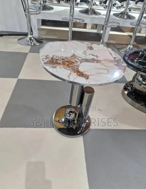 Marbel Side Table · Photo 1