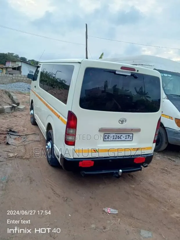 Toyota Hiace for Rent - 14 Seater · Photo 1