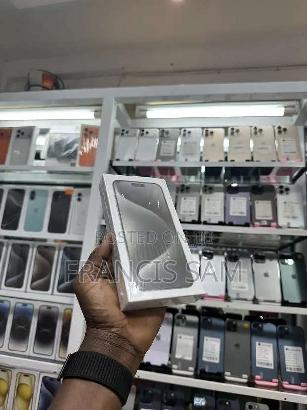 New Apple iPhone 15 Pro Max 256 GB White · Photo 1