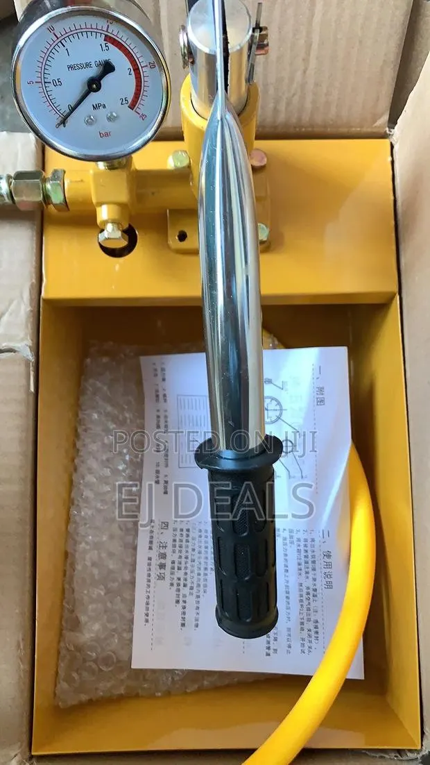 Manual Pressure Pump for Water Pipes,pipe Leaks, Boiler Filling · Photo 1