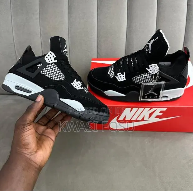 Air Jordan 4 Panda · Photo 1