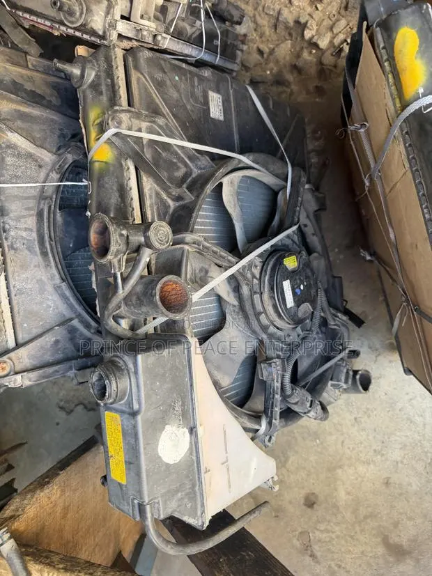 Hundai Getz Radiator Tank With Fan ( Big Tank ) · Photo 1