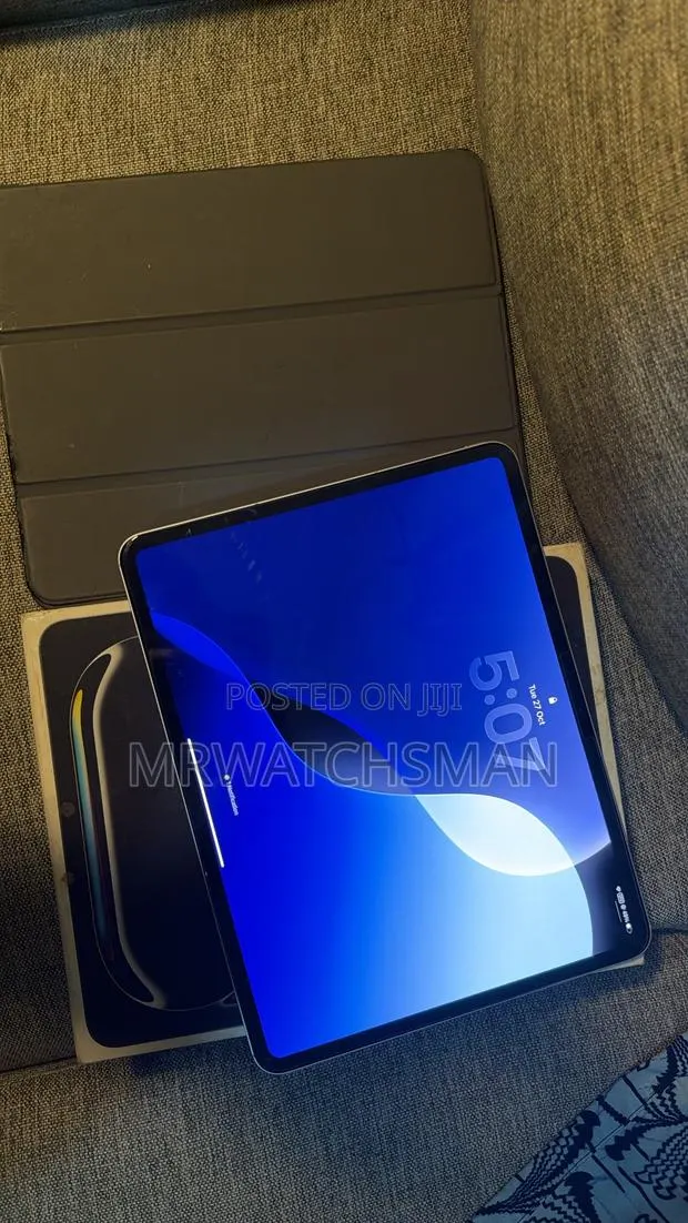 Apple iPad (2025) 1 TB Silver · Photo 1