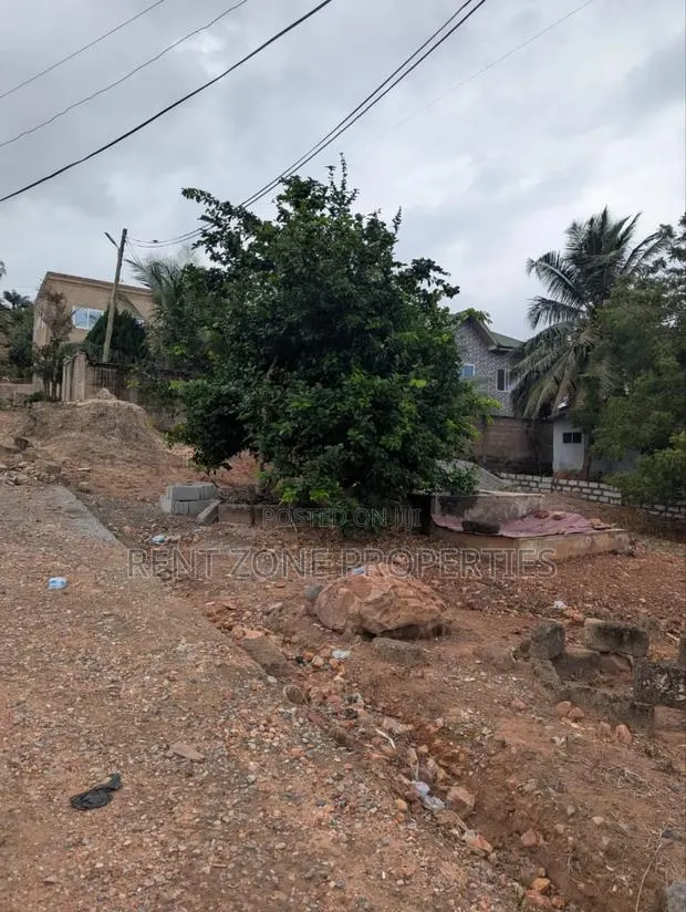 Halfplot of Land Measuring 35/100 for Sale · Photo 1