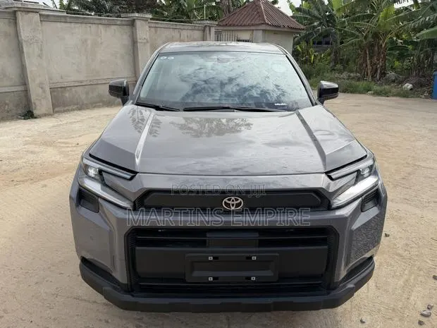 New Toyota RAV4 SE 2026 Gray · Photo 1