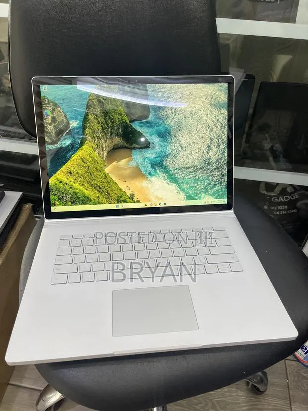 Laptop Microsoft Surface Book 2 16GB Intel Core i7 SSD 256GB · Photo 1