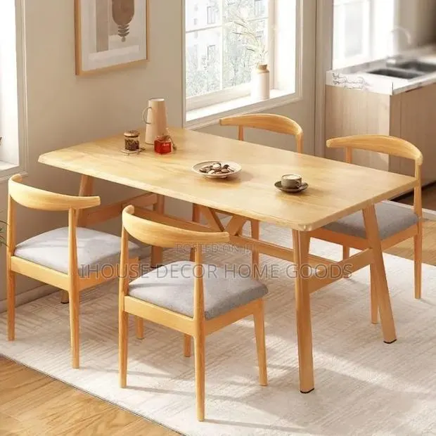 Vintage Design Solid Wood 4 Seater Dinning Set