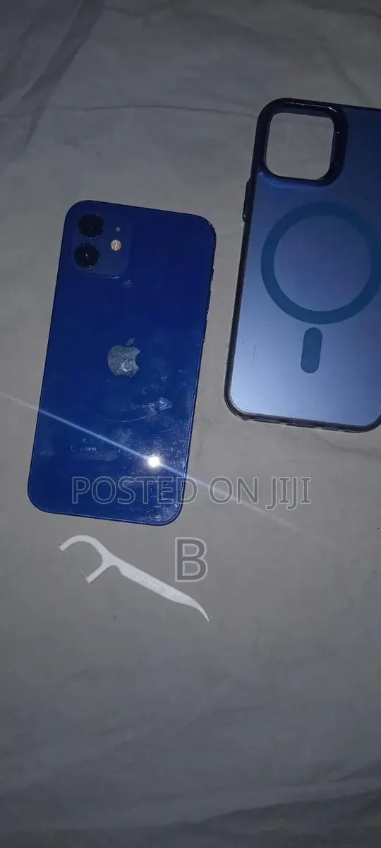 Apple iPhone 12 64 GB Blue · Photo 1