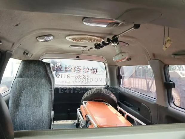Hyundai H-100 2001 White · Photo 3