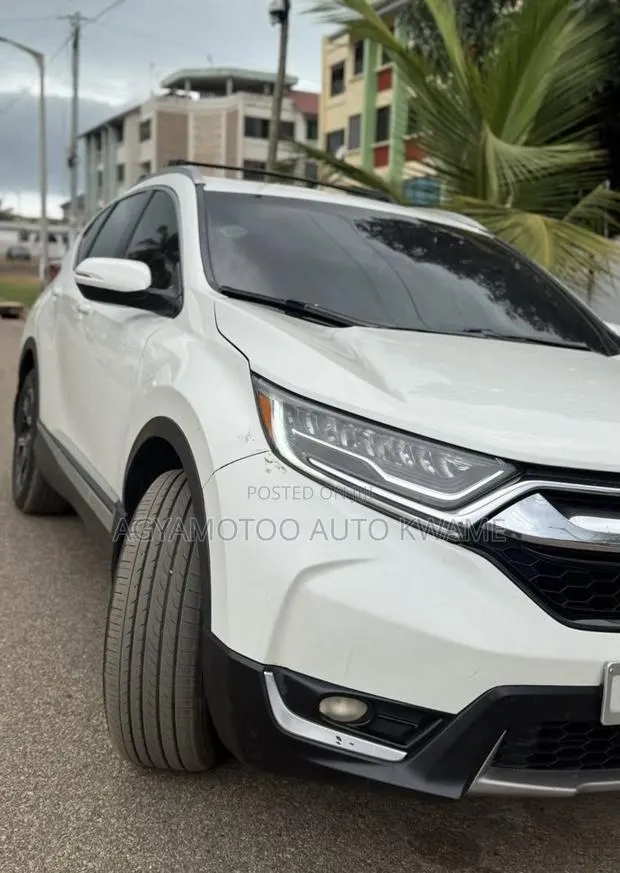 Honda CR-V Touring AWD 2018 White · Photo 1