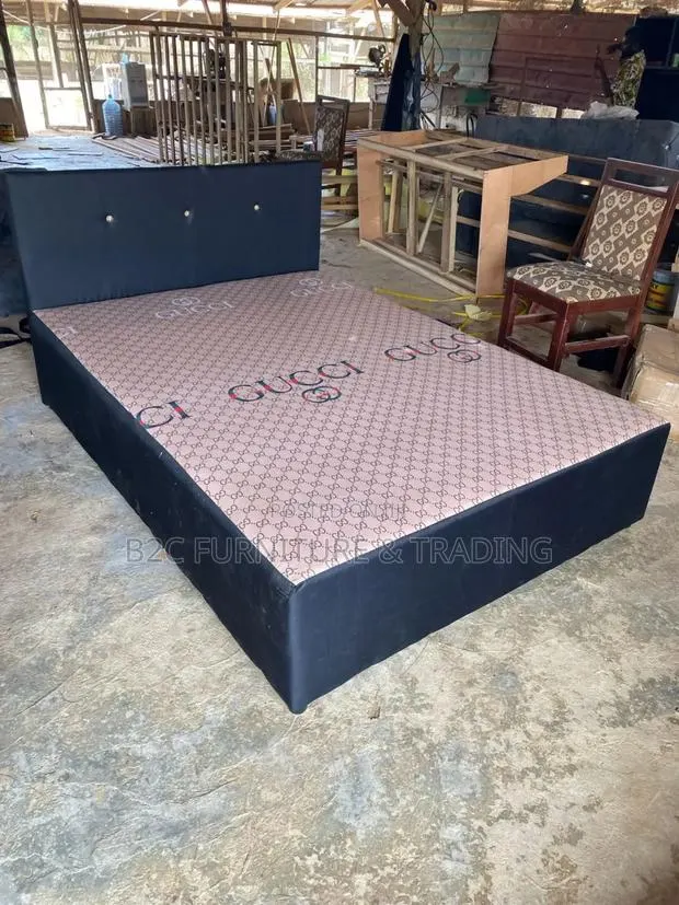 Inbuilt Double Bed · Photo 1