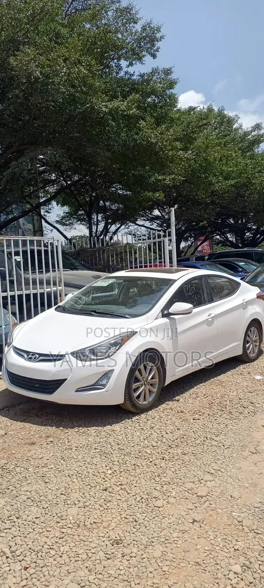 Hyundai Elantra 2015 White · Photo 1