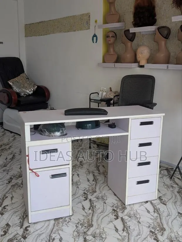 Manicure Nail Table, Salon Table · Photo 1