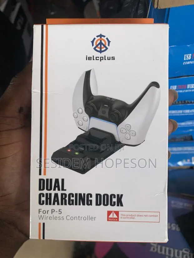 Ielcplus Dual Charging Dock for P-5 Wireless Controllers · Photo 1