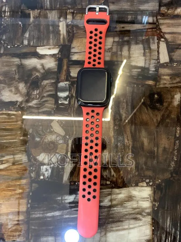 Clean Apple Series 8 45mm GPS Lte · Photo 1