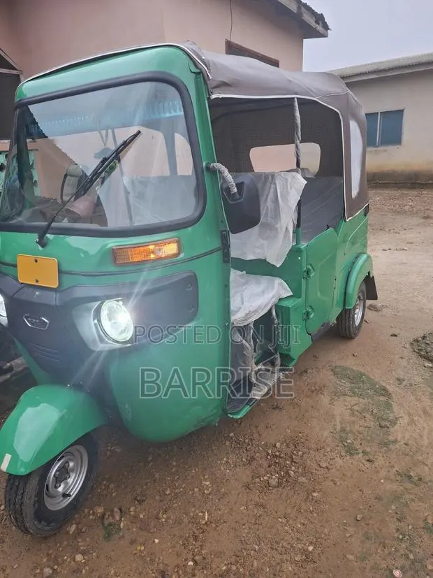 New Bajaj RE 2026 Green · Photo 1