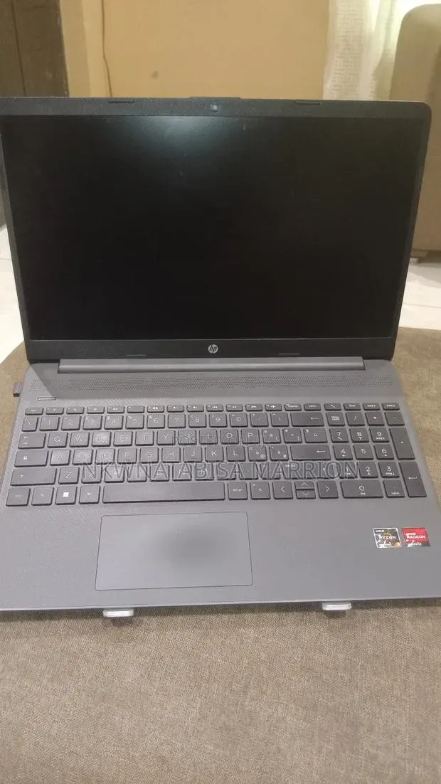 Laptop HP 15s 8GB AMD Ryzen 3 SSD 256GB · Photo 1