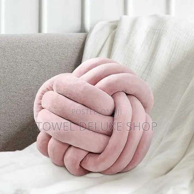 Knotted Throw Pillows · Photo 1