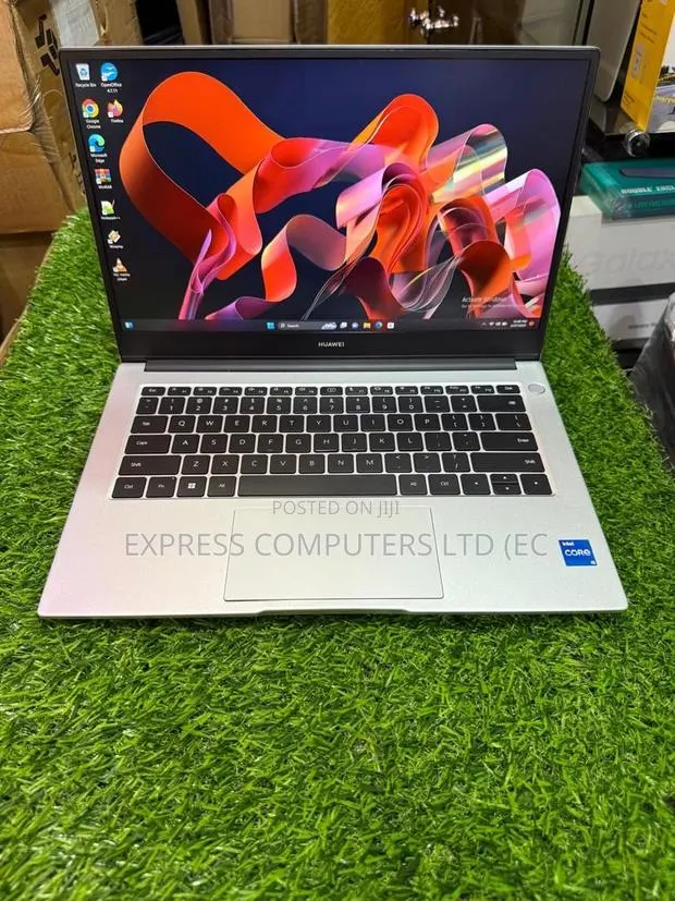 Laptop Huawei MateBook HZ-W19 16GB Intel Core I5 SSHD (Hybrid) 512GB · Photo 1