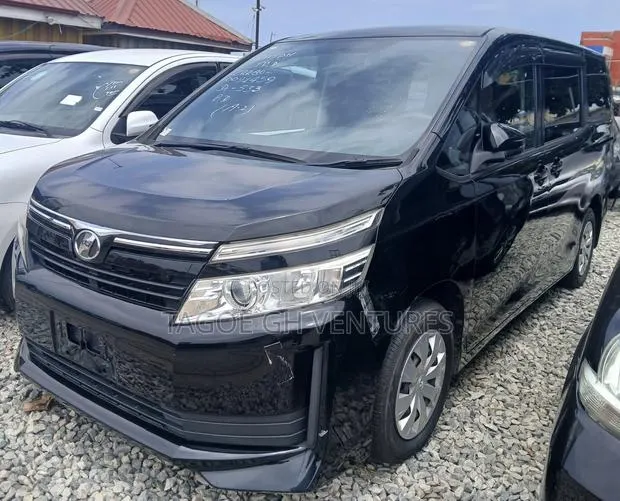 Toyota Voxy 2015 Black · Photo 1