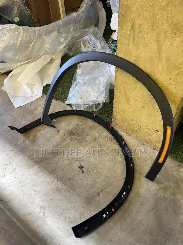 Mitsubishi Outlander 2022-2025 Front Fender Mouldings 2023, 2024, 2025 · Photo 1
