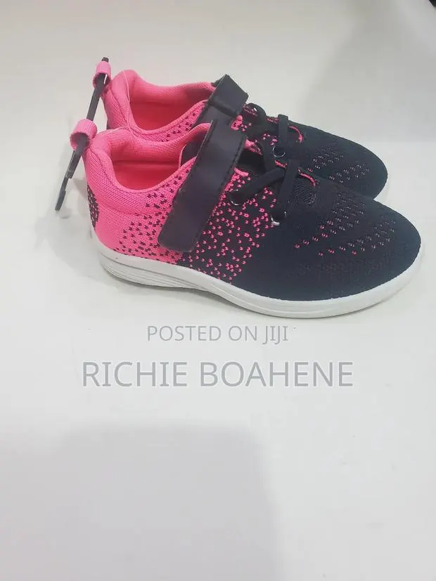 Girls Sneakers Size 27 · Photo 1