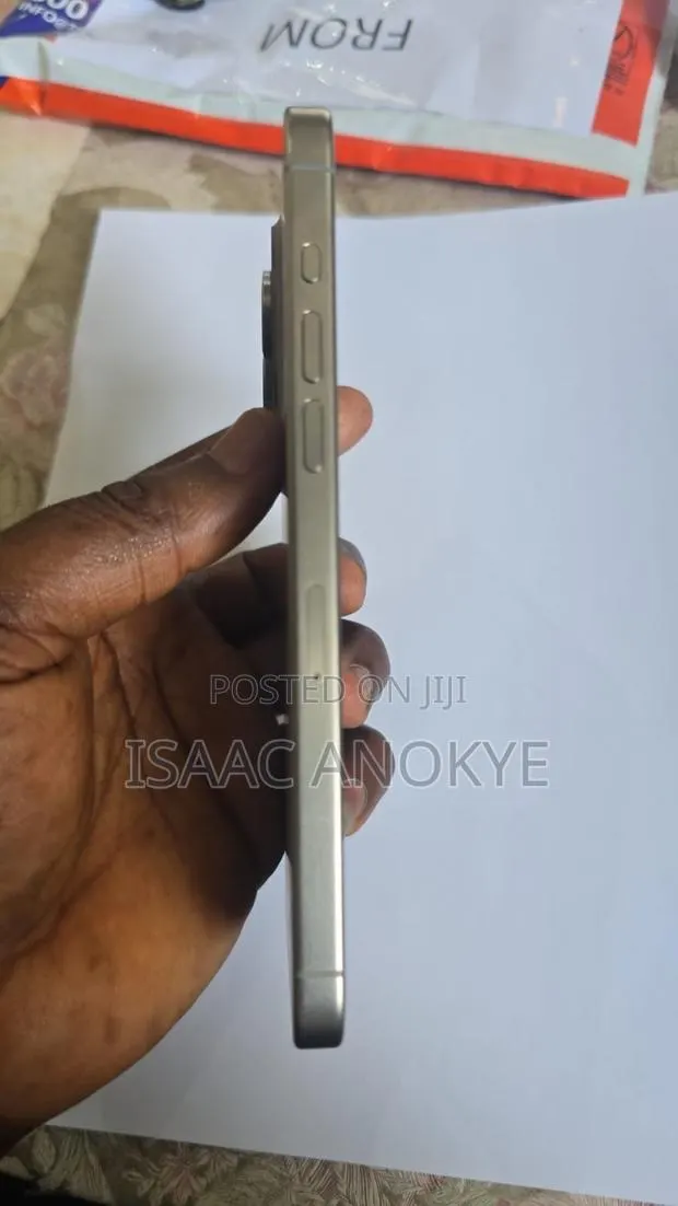 Apple iPhone 15 Pro Max 1 TB Gray · Photo 1