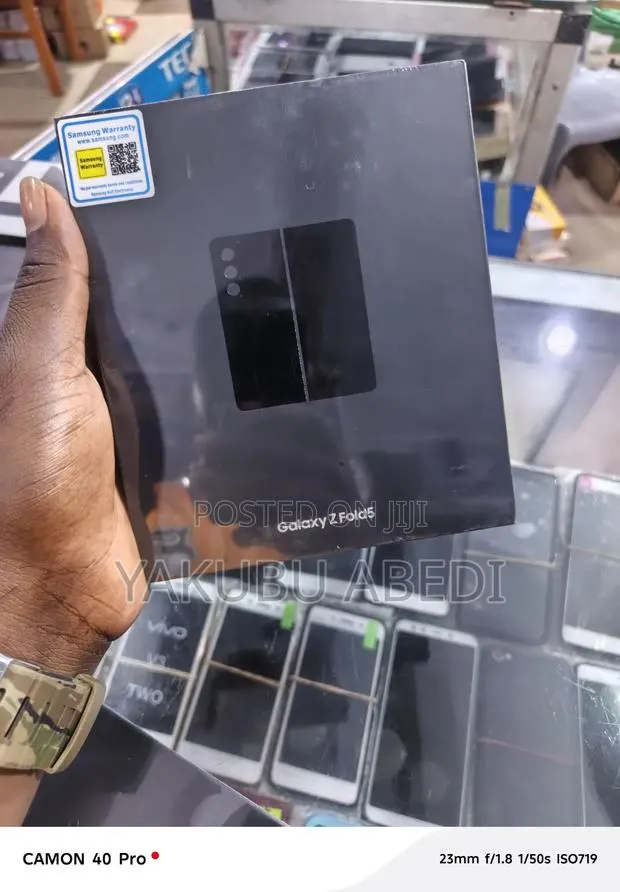 New Samsung Galaxy Z Fold 5 256 GB Blue · Photo 1