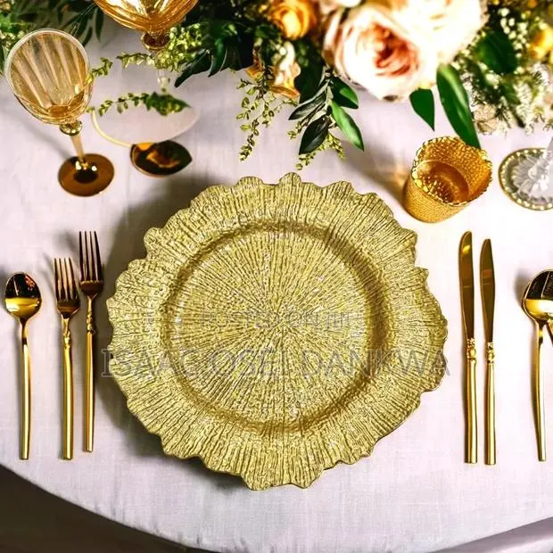 Under Plates for Decor · Photo 1