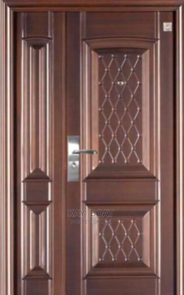 Modest Brown Door With All Accessories Available · Photo 1