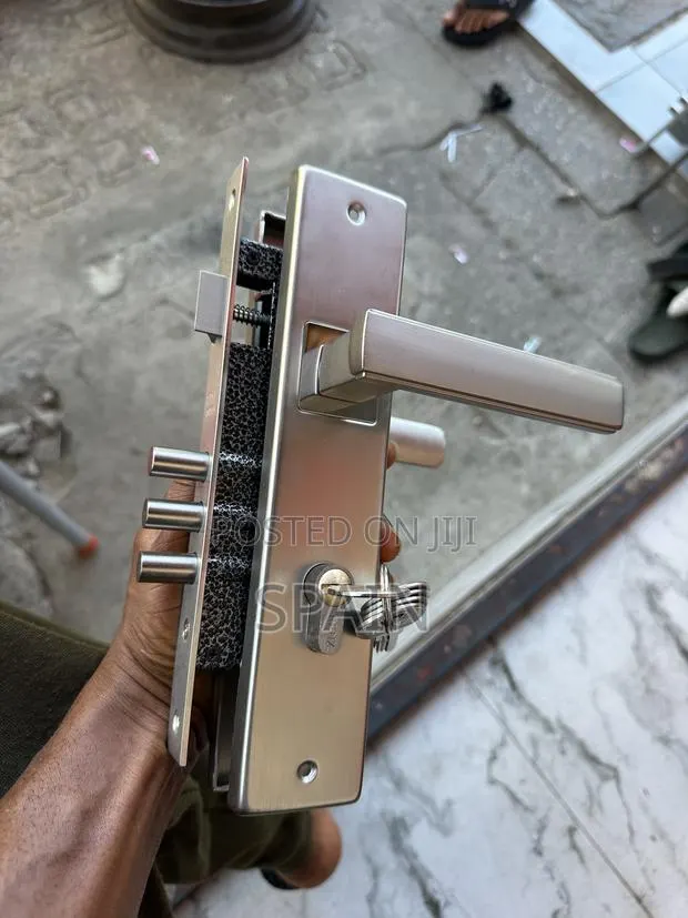 High Quality Door Lock With Hinges Door Locks · Photo 1