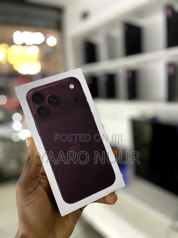 New Apple iPhone 18 Pro Max 256 GB Red · Photo 1