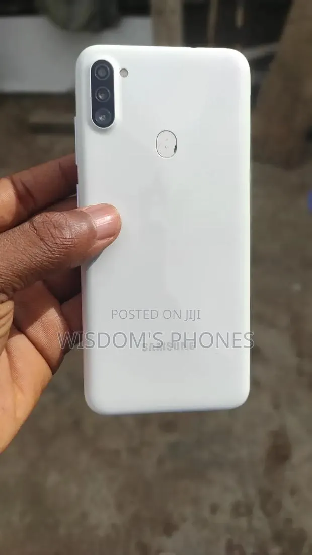 Samsung Galaxy A11 32 GB White · Photo 1