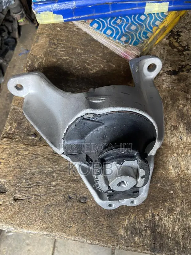 CR-V /CRV 2017-2018,2019,2020,2022 Front Engine Mount / Engine Seat · Photo 1