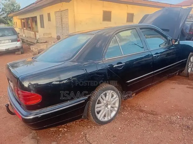 Mercedes-Benz E-Class 2003 Black · Photo 1