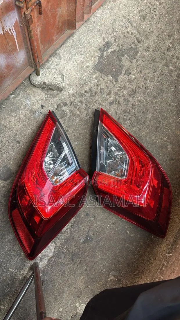 Honda Civic 2016,2017,2018,2019,2020,2021 Tail Light · Photo 1