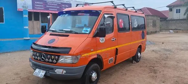 Mercedes-Benz Sprinter 2017 Orange · Photo 1