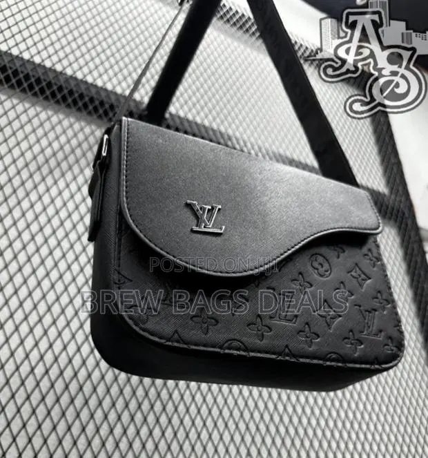 Premium Quality Thick Leather Unisex Vuitton Sidebag. · Photo 1