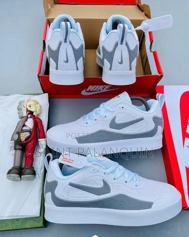 White N Ash Nike Reacts · Photo 1