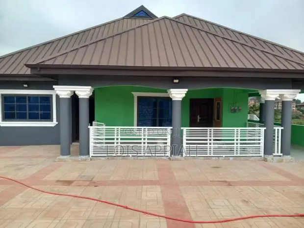 Furnished 11bdrm House in Lois Appiah, Ejisu-Juaben Municipal for sale · Photo 1