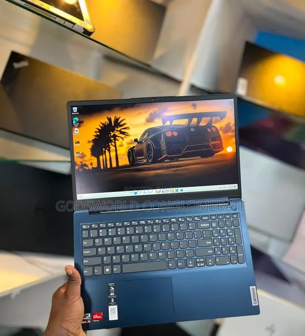 Laptop Lenovo IdeaPad 1 8GB AMD Ryzen 5 SSD 256GB · Photo 1