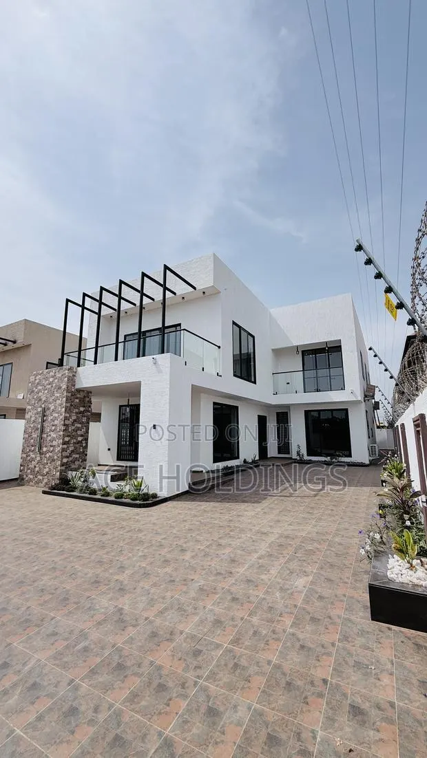4bdrm House in Community 25, Tema Metropolitan for sale · Photo 1