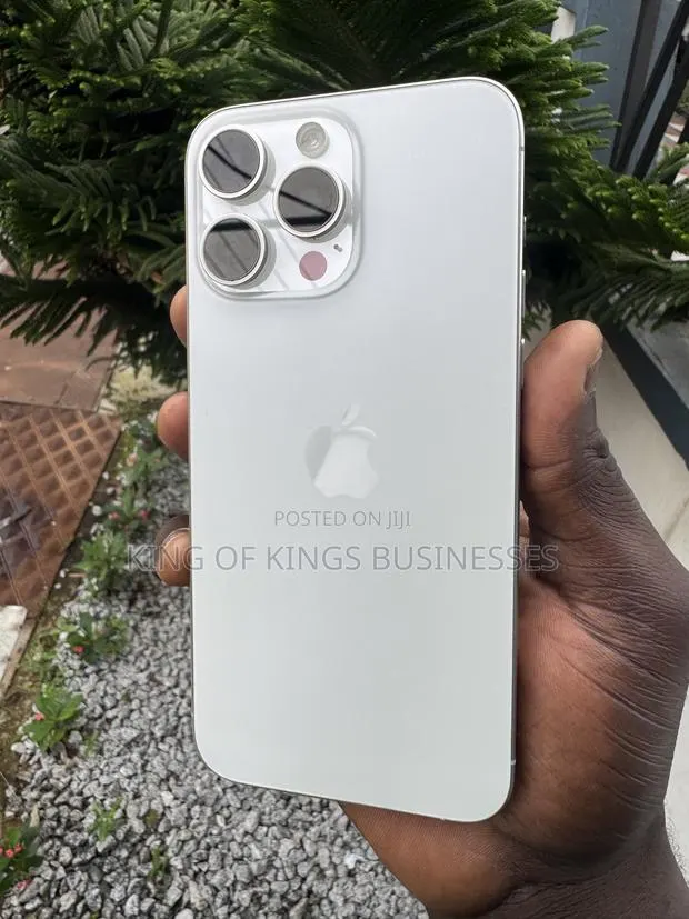 Apple iPhone 15 Pro Max 256 GB White · Photo 1