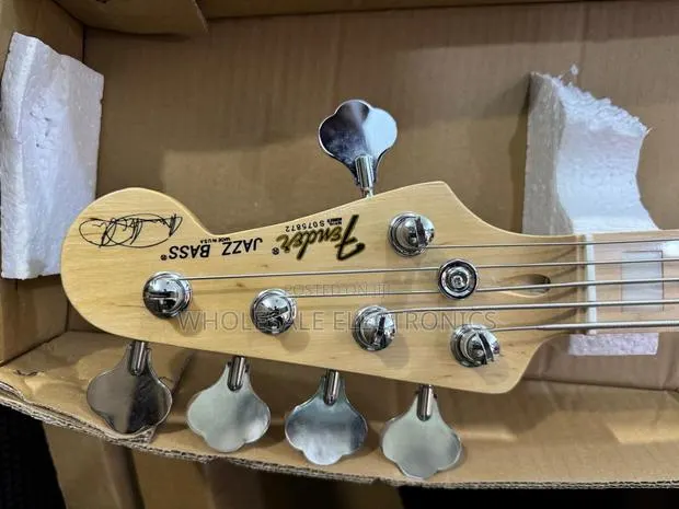 Fender Active Jazz Bass · Photo 1