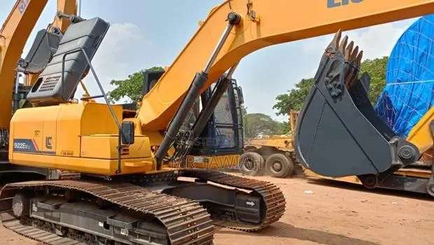 Liugong Excavator · Photo 1