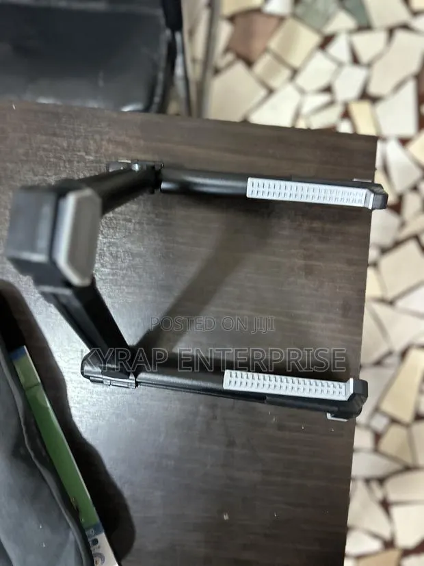 Easy Guitar Stand · Photo 1