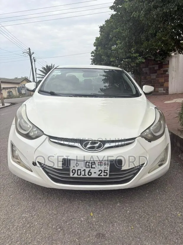 Hyundai Elantra 2012 White · Photo 1