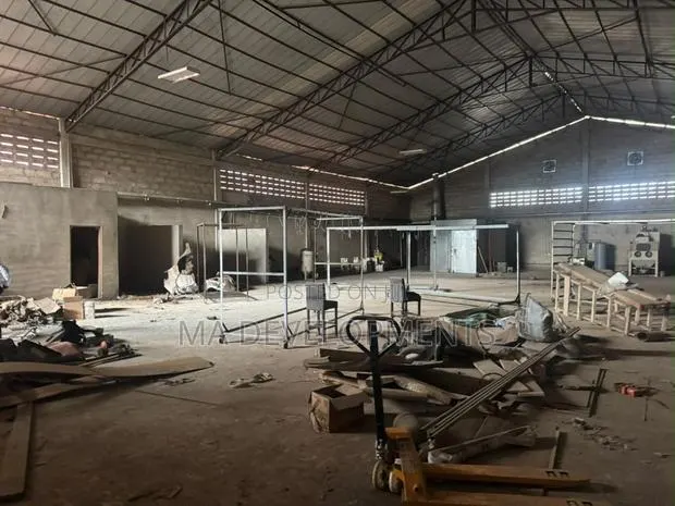 1,000 Square Meter Warehouse for Rent at Weija · Photo 2