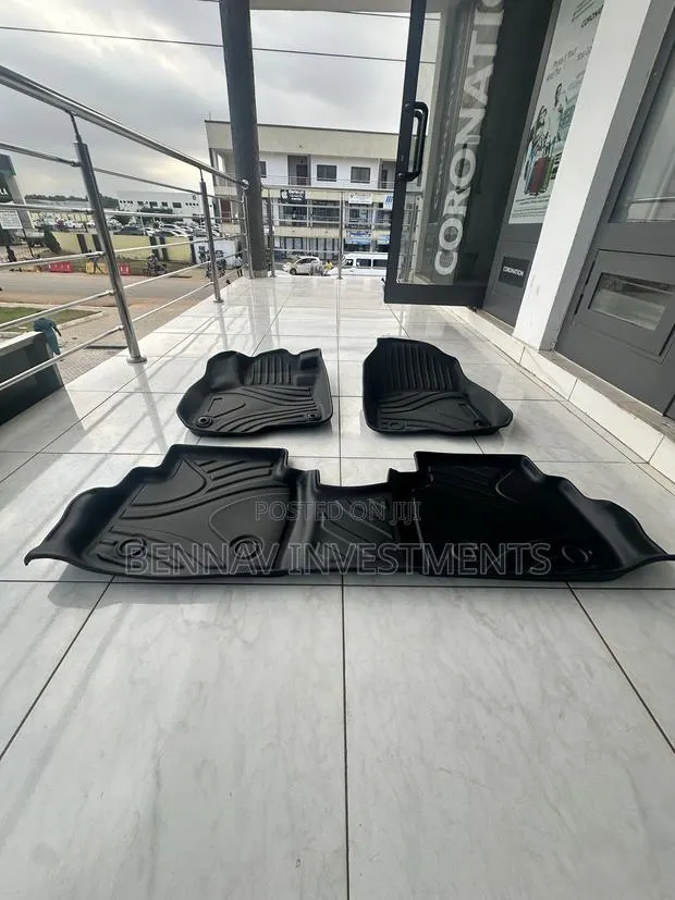 Honda CR-V 2017 to 2022 3D High Quality Rubber Floor Mat · Photo 1